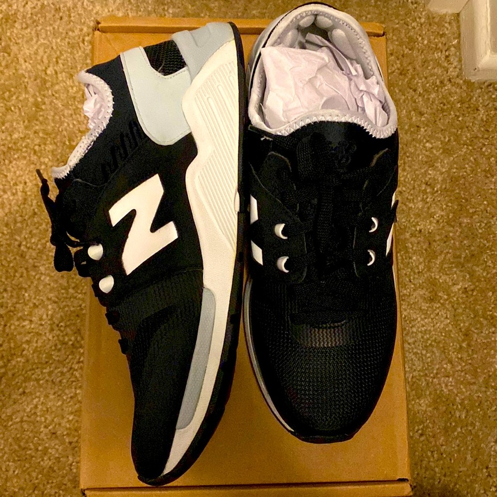 New Balance Tennis shoes
